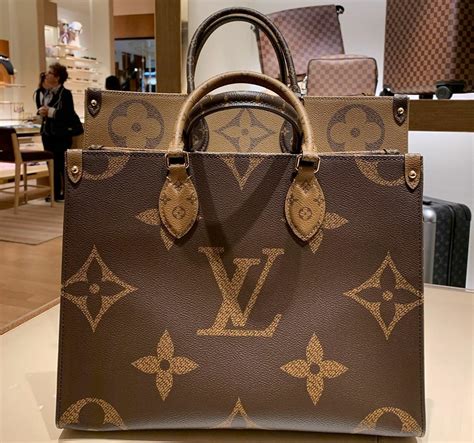 louis vuitton onthego mm monogram|louis vuitton 2 tone bag.